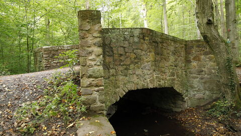 Restaurierte Sorgenlosbrücke