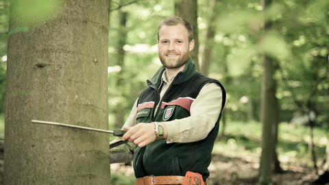 Förster vermisst Baumumfang mit Kluppe