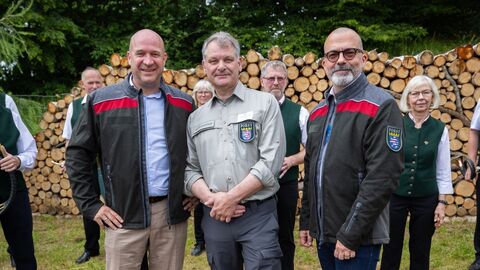 Forstminister Ingmar Jung, Landesbetriebsleiter Dr. Bernhard von Finckenstein, Staatssekretär Daniel Köfer (v.l.)